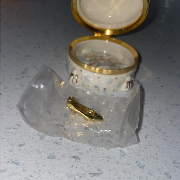 Lenox Cinderella’s Enchanted Slipper Treasure Box - Picture 5 of 7